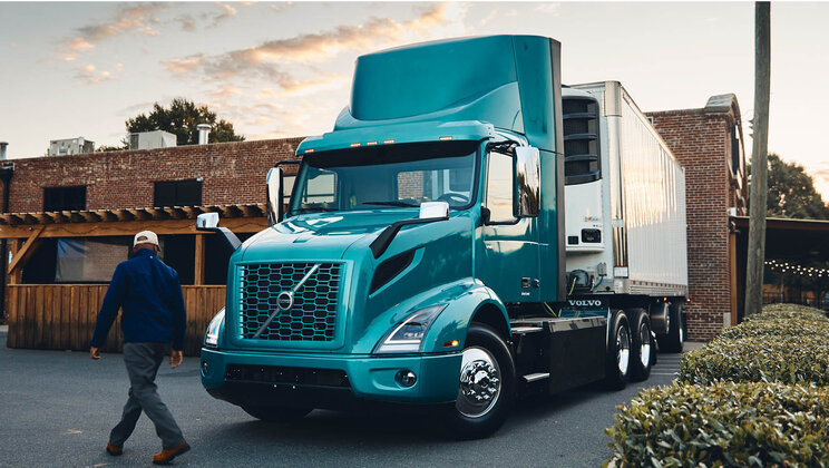 Volvo leder elektrifieringen av den nordamerikanska lastbilsindustrin i och med kommersialiseringen av Volvo VNR Electric